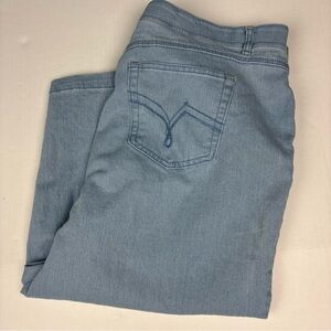 JMS Just My Size Women 20W Capri Jean Dream Wash Light Blue Cropped Denim Button